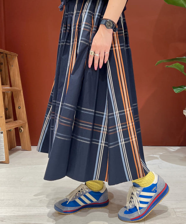 エノモト アミさんの「BEAMS WOMEN｜セーラー カラー ベスト」を使ったコーディネート