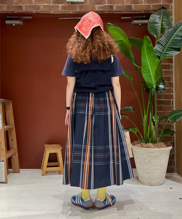 エノモト アミさんの「BEAMS WOMEN｜セーラー カラー ベスト」を使ったコーディネート