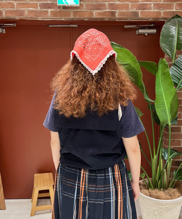 エノモト アミさんの「BEAMS WOMEN｜セーラー カラー ベスト」を使ったコーディネート