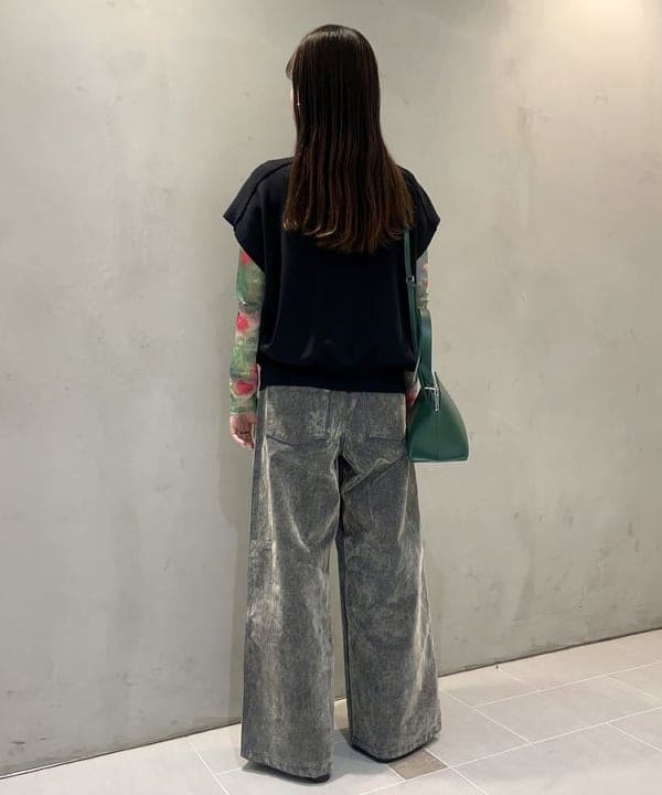 カタヤマ アヤさんの「BEAMS WOMEN｜フレンチスリーブ ジップ ポロ カーディガン」を使ったコーディネート