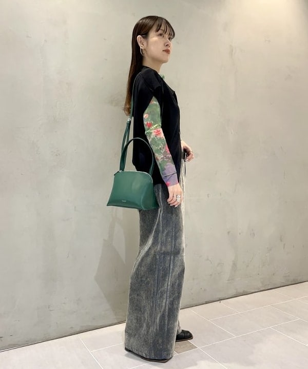 カタヤマ アヤさんの「BEAMS WOMEN｜フレンチスリーブ ジップ ポロ カーディガン」を使ったコーディネート