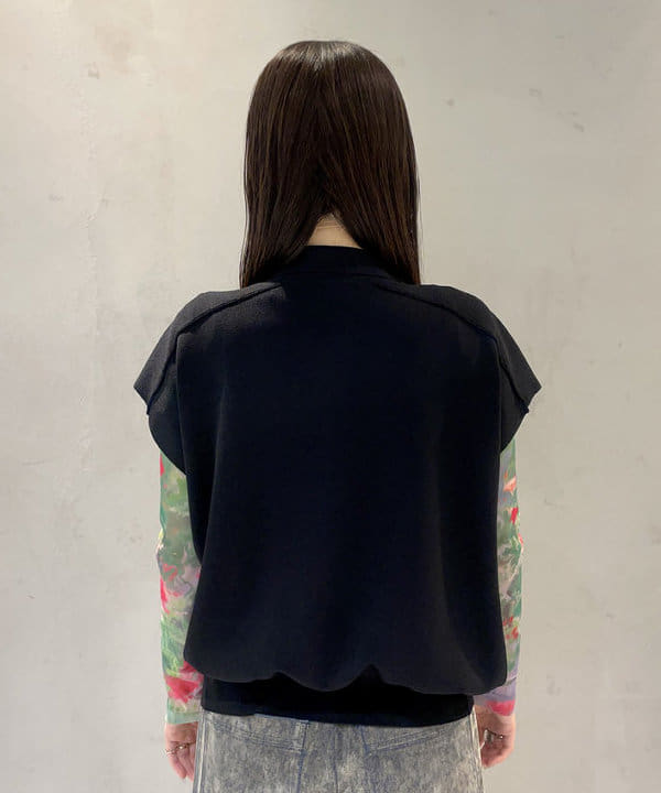 カタヤマ アヤさんの「BEAMS WOMEN｜フレンチスリーブ ジップ ポロ カーディガン」を使ったコーディネート