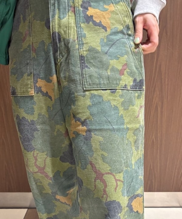 クロサワさんの「BEAMS WOMEN｜【別注】SCREEN STARS / プリント ロングスリーブ Tシャツ」を使ったコーディネート