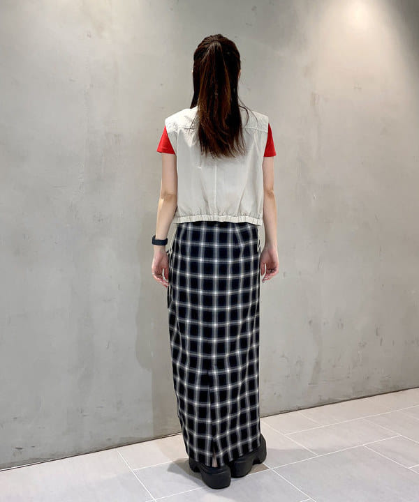 カタヤマ アヤさんの「BEAMS WOMEN｜スタンドカラー ジップ ベスト」を使ったコーディネート