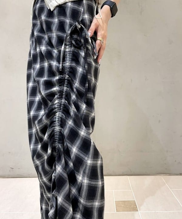 カタヤマ アヤさんの「BEAMS WOMEN｜スタンドカラー ジップ ベスト」を使ったコーディネート