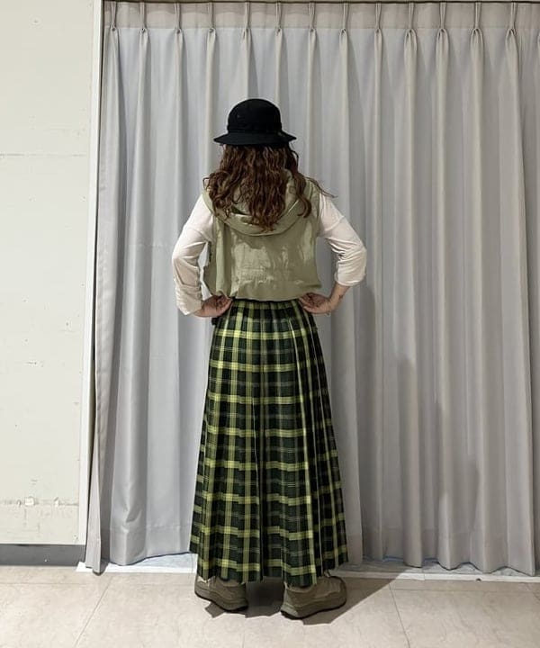 モモさんの「BEAMS WOMEN｜マウンテン パーカー ベスト」を使ったコーディネート