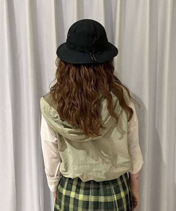 モモさんの「BEAMS WOMEN｜マウンテン パーカー ベスト」を使ったコーディネート