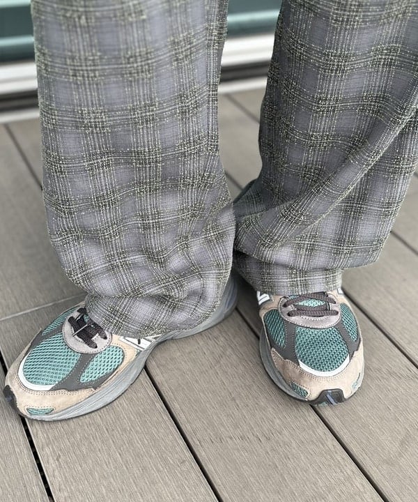 BAKU(東江 漠)さんの「BEAMS WOMEN｜ブークレ チェック イージーパンツ」を使ったコーディネート