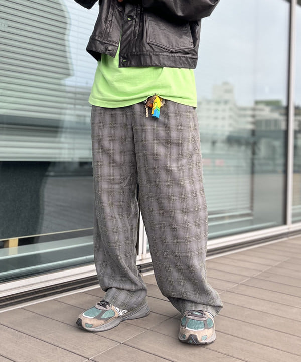 BAKU(東江 漠)さんの「BEAMS WOMEN｜ブークレ チェック イージーパンツ」を使ったコーディネート