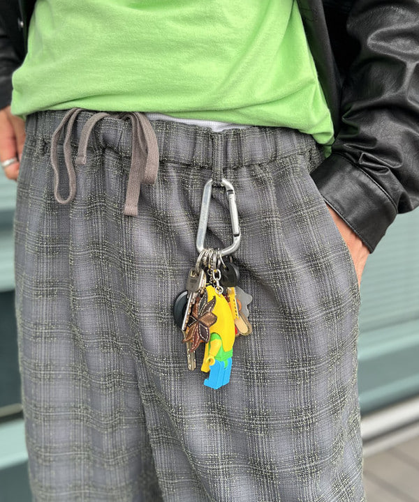 BAKU(東江 漠)さんの「BEAMS WOMEN｜ブークレ チェック イージーパンツ」を使ったコーディネート