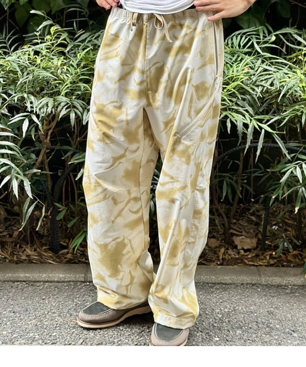 Kellyさんの「BEAMS WOMEN｜プリント ジップ イージーパンツ」を使ったコーディネート