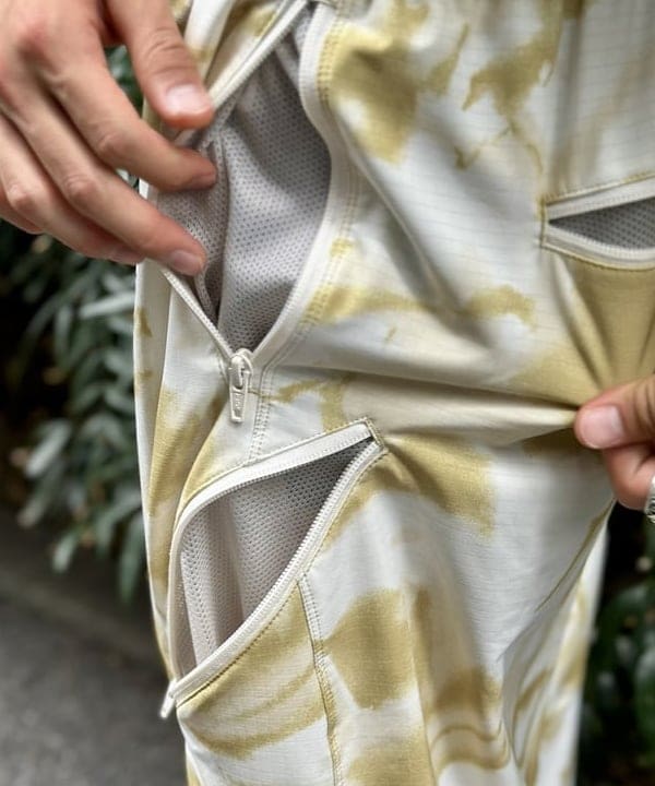 Kellyさんの「BEAMS WOMEN｜プリント ジップ イージーパンツ」を使ったコーディネート