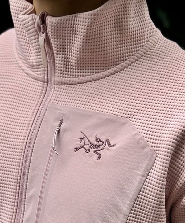 Kellyさんの「BEAMS WOMEN｜プリント ジップ イージーパンツ」を使ったコーディネート