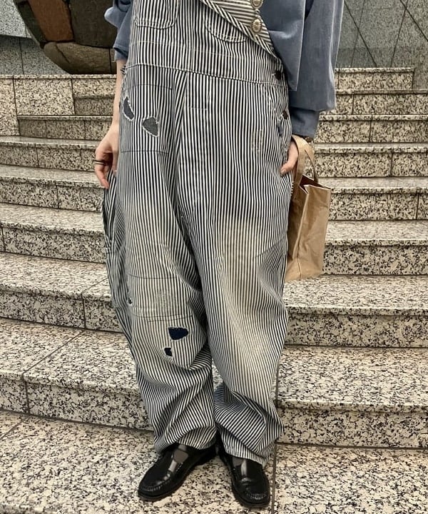 小原 もこさんの「BEAMS WOMEN｜【別注】BIGMAC / ヒッコリー オーバーオール」を使ったコーディネート