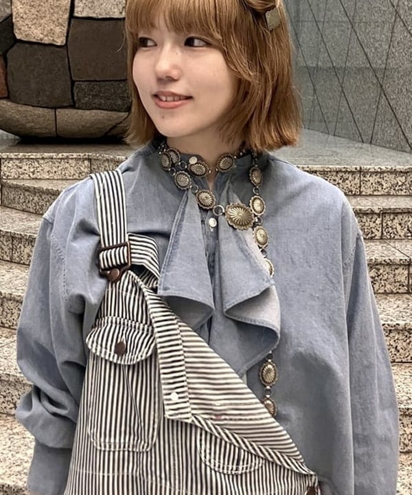 小原 もこさんの「BEAMS WOMEN｜【別注】BIGMAC / ヒッコリー オーバーオール」を使ったコーディネート