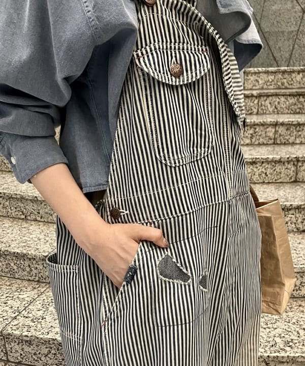 小原 もこさんの「BEAMS WOMEN｜【別注】BIGMAC / ヒッコリー オーバーオール」を使ったコーディネート