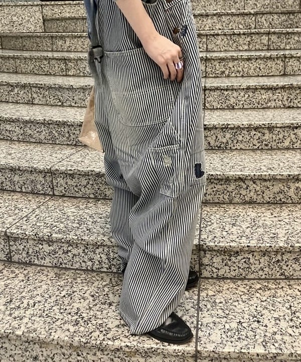 小原 もこさんの「BEAMS WOMEN｜【別注】BIGMAC / ヒッコリー オーバーオール」を使ったコーディネート