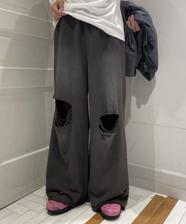 マツミヤさんの「BEAMS WOMEN｜ダメージ スウェット パンツ」を使ったコーディネート