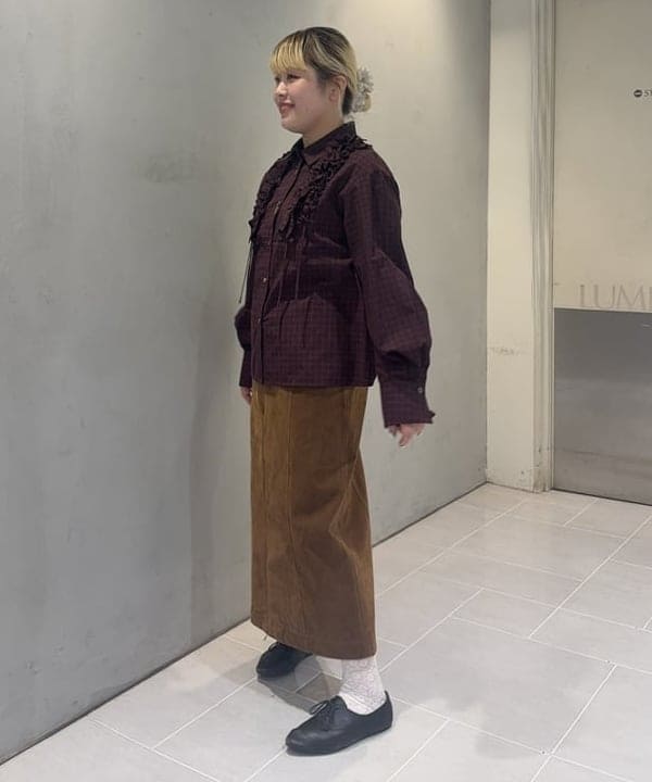 大石彩可さんの「BEAMS WOMEN｜フロッキー ジップ スリット スカート」を使ったコーディネート