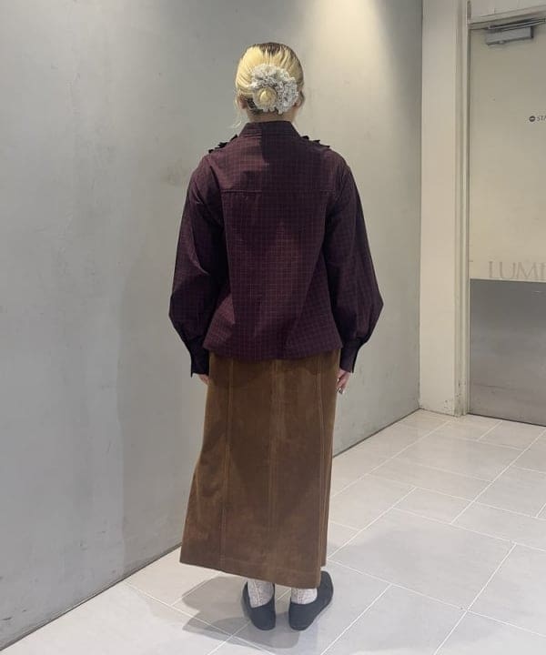 大石彩可さんの「BEAMS WOMEN｜フロッキー ジップ スリット スカート」を使ったコーディネート