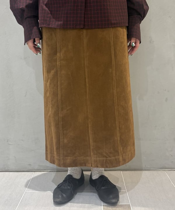 大石彩可さんの「BEAMS WOMEN｜フロッキー ジップ スリット スカート」を使ったコーディネート