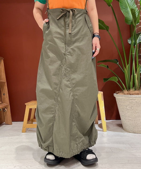 エノモト アミさんの「BEAMS WOMEN｜アーミー オーバーパンツ アレンジ ワンピース」を使ったコーディネート