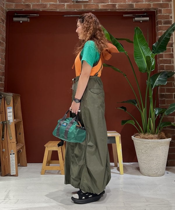 エノモト アミさんの「BEAMS WOMEN｜アーミー オーバーパンツ アレンジ ワンピース」を使ったコーディネート