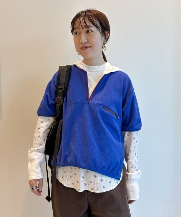 イシイ サオリさんの「BEAMS WOMEN｜フリース ハーフジップ ショートスリーブ」を使ったコーディネート
