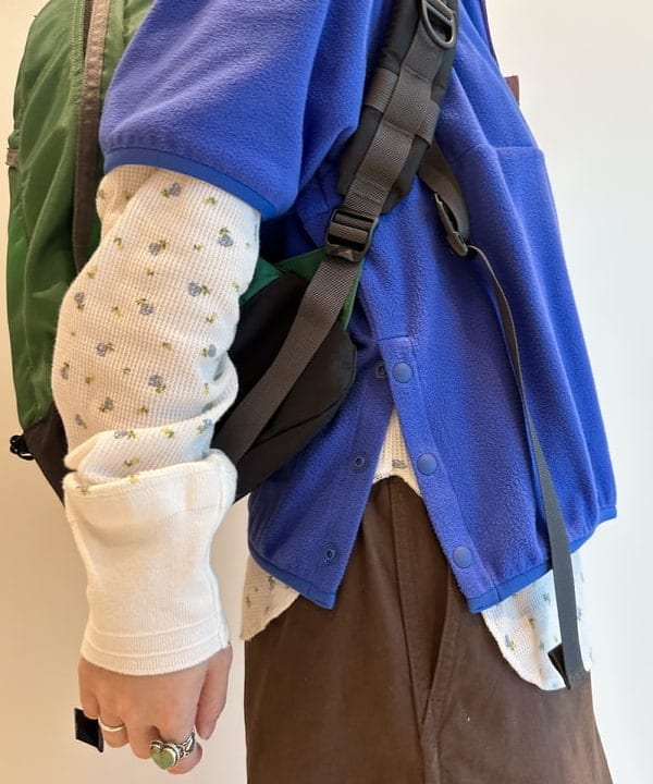 イシイ サオリさんの「BEAMS WOMEN｜フリース ハーフジップ ショートスリーブ」を使ったコーディネート