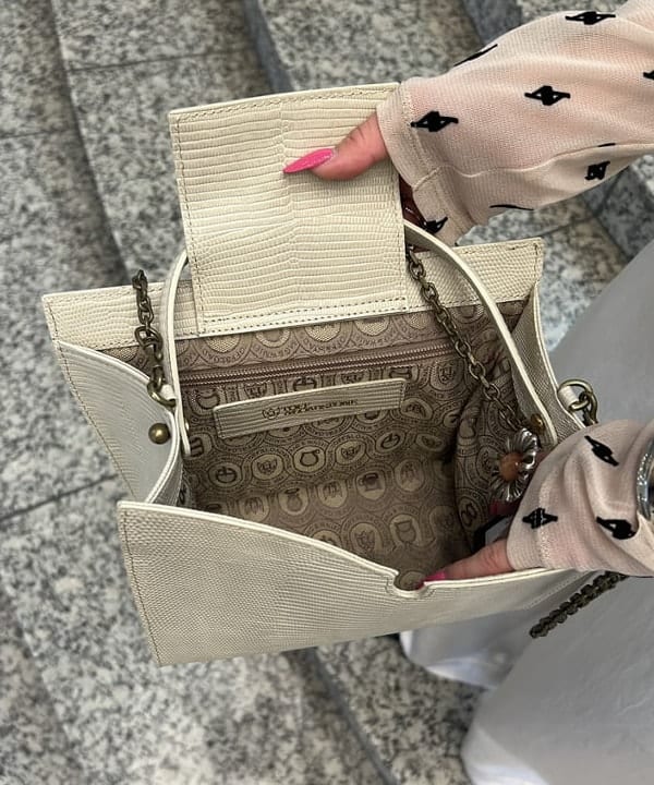 大槻 まひろさんの「BEAMS WOMEN｜フロッキー プリント シアー ラウンドネック トップス」を使ったコーディネート