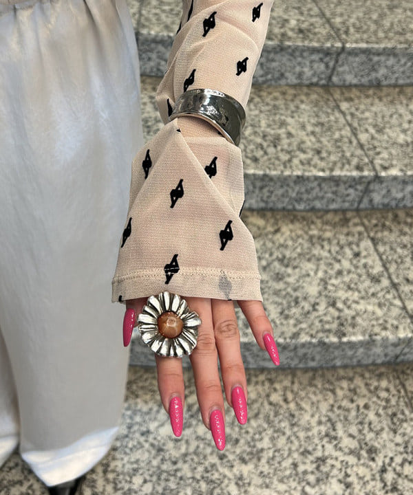 大槻 まひろさんの「BEAMS WOMEN｜フロッキー プリント シアー ラウンドネック トップス」を使ったコーディネート