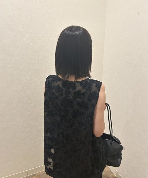 大槻 まひろさんの「BEAMS WOMEN｜モールヤーン フラワー ブラウス」を使ったコーディネート