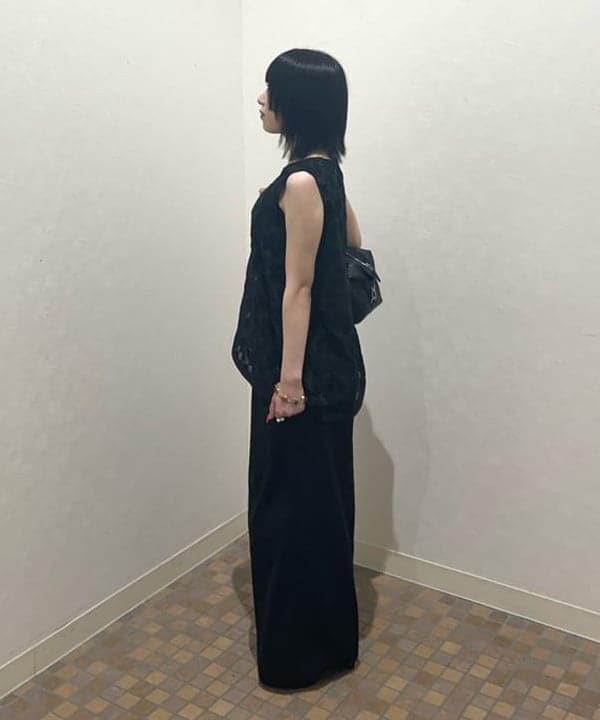 大槻 まひろさんの「BEAMS WOMEN｜モールヤーン フラワー ブラウス」を使ったコーディネート