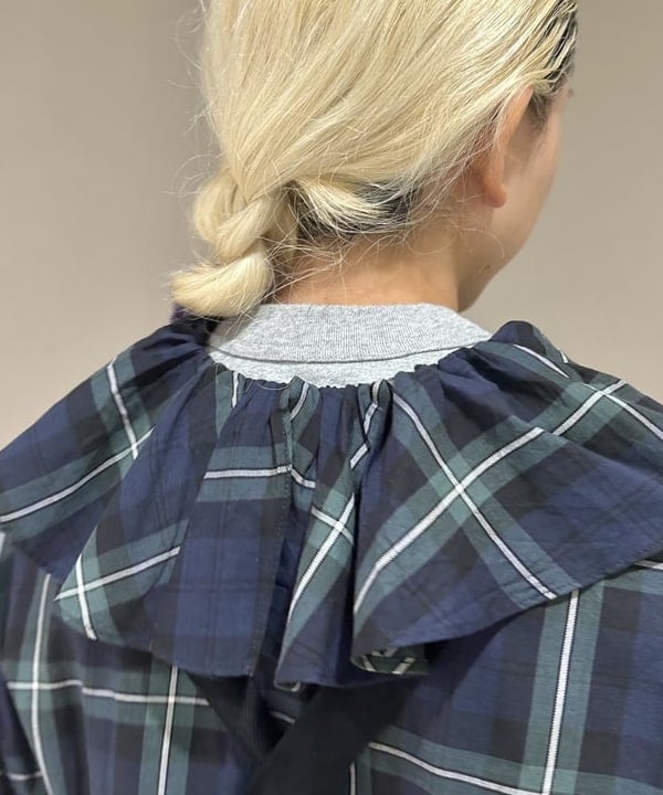 MATSUMOTO AMIさんの「BEAMS WOMEN｜チェック フリルカラー シャツ」を使ったコーディネート