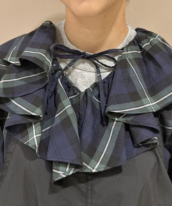 MATSUMOTO AMIさんの「BEAMS WOMEN｜チェック フリルカラー シャツ」を使ったコーディネート