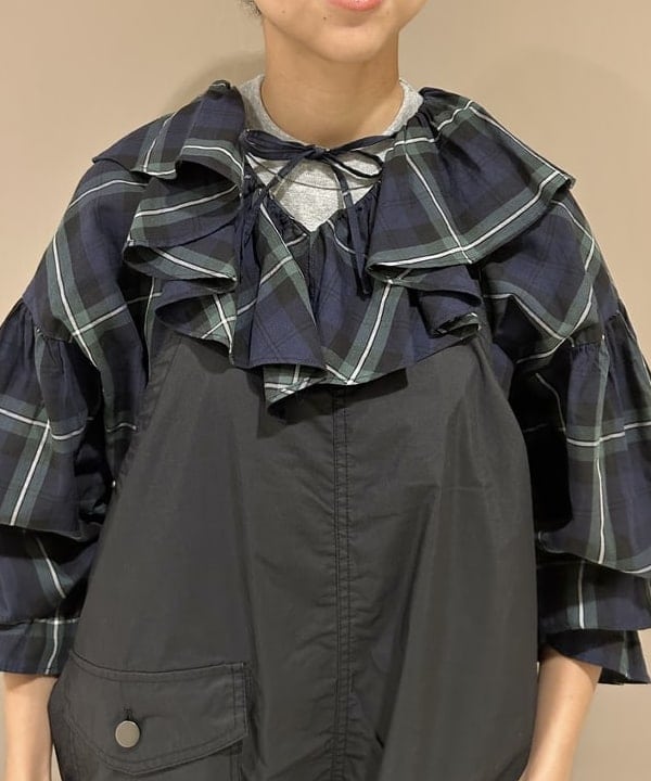 MATSUMOTO AMIさんの「BEAMS WOMEN｜チェック フリルカラー シャツ」を使ったコーディネート