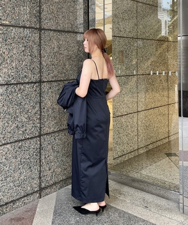 篠崎 香月さんの「BEAMS WOMEN｜エディター東原妙子 × Demi-Luxe BEAMS / シャイニー キャミソール ワンピース」を使ったコーディネート