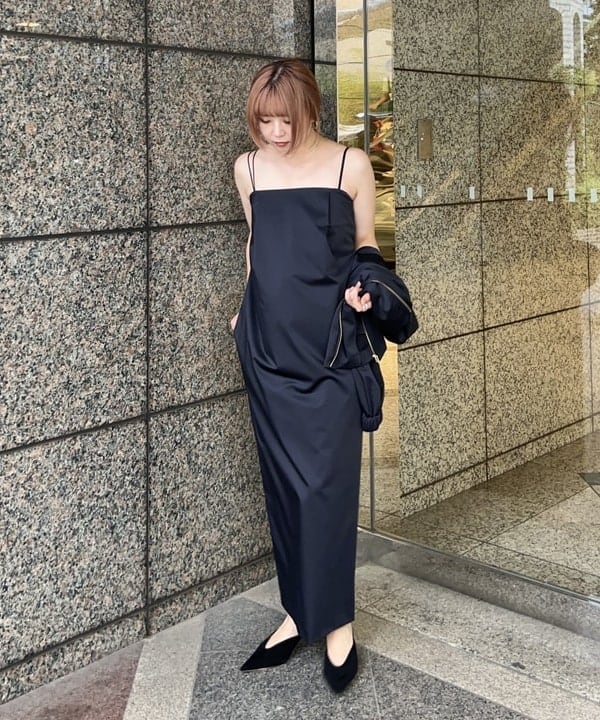 篠崎 香月さんの「BEAMS WOMEN｜エディター東原妙子 × Demi-Luxe BEAMS / シャイニー キャミソール ワンピース」を使ったコーディネート