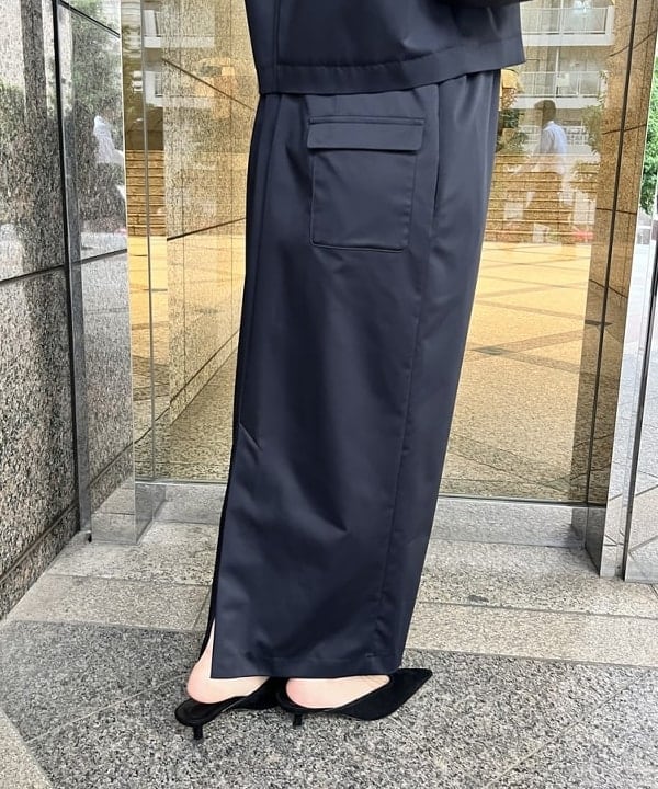 篠崎 香月さんの「BEAMS WOMEN｜エディター東原妙子 × Demi-Luxe BEAMS / シャイニー キャミソール ワンピース」を使ったコーディネート