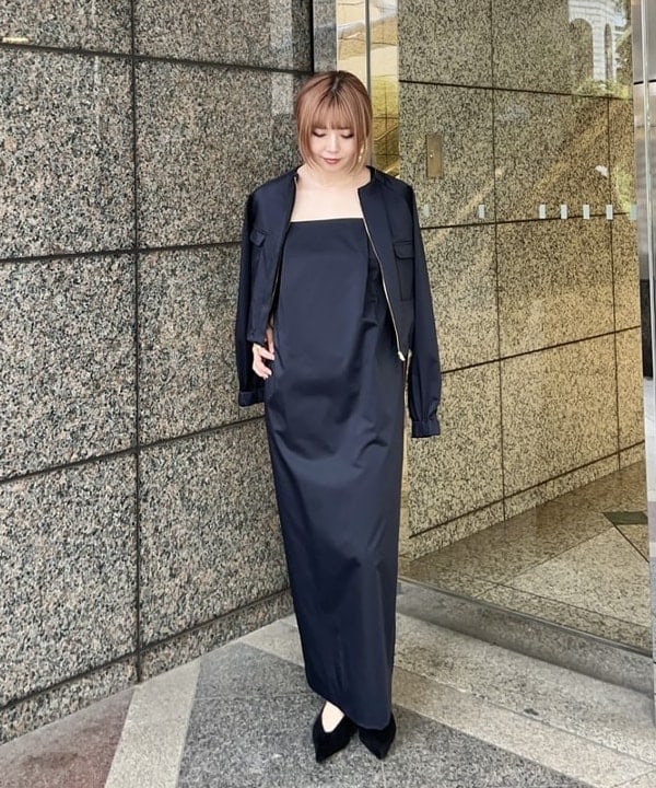 篠崎 香月さんの「BEAMS WOMEN｜エディター東原妙子 × Demi-Luxe BEAMS / シャイニー キャミソール ワンピース」を使ったコーディネート