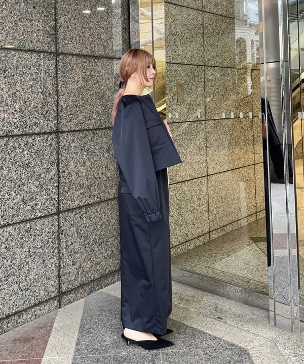 篠崎 香月さんの「BEAMS WOMEN｜エディター東原妙子 × Demi-Luxe BEAMS / シャイニー キャミソール ワンピース」を使ったコーディネート