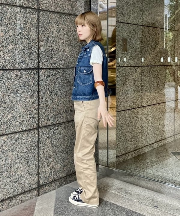 小原 もこさんの「BEAMS WOMEN｜BUZZ RICKSON'S &times; BEAMS BOY / チノパンツ」を使ったコーディネート