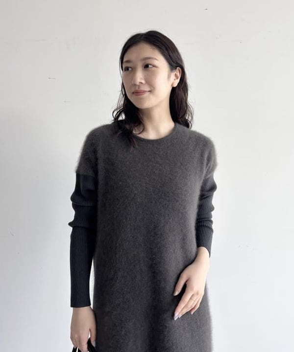 坂本 涼花さんの「BEAMS WOMEN｜フラッフィ クルーネック ニット ワンピース」を使ったコーディネート