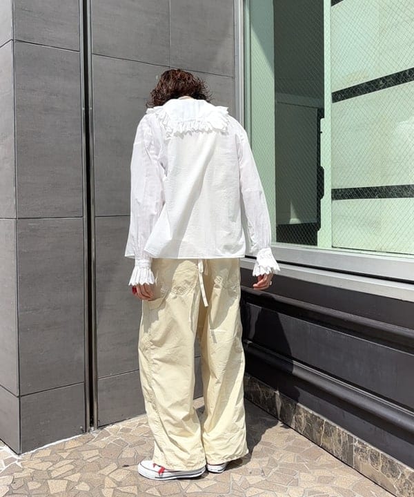 み　う　ちさんの「BEAMS WOMEN｜ユーロ ヴィンテージ フリル シャツ」を使ったコーディネート