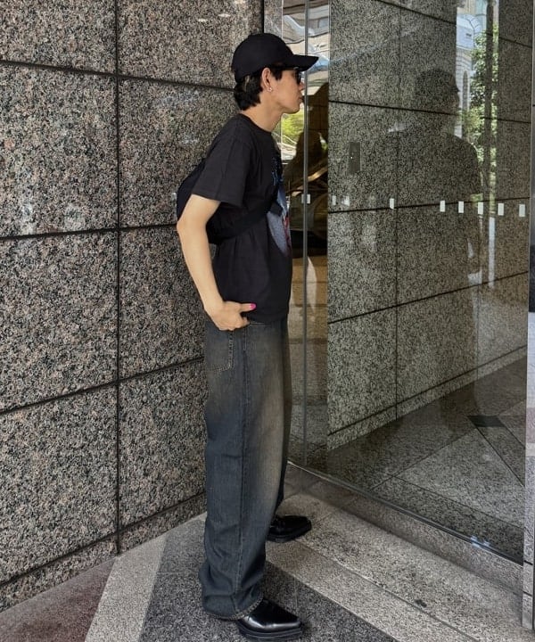 配島 孝明さんの「BEAMS WOMEN｜BEAMS / ワイドフィット デニムパンツ」を使ったコーディネート