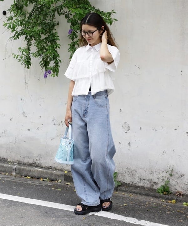 佐々木 南美さんの「BEAMS WOMEN｜シアー ティアード クロップド シャツ」を使ったコーディネート