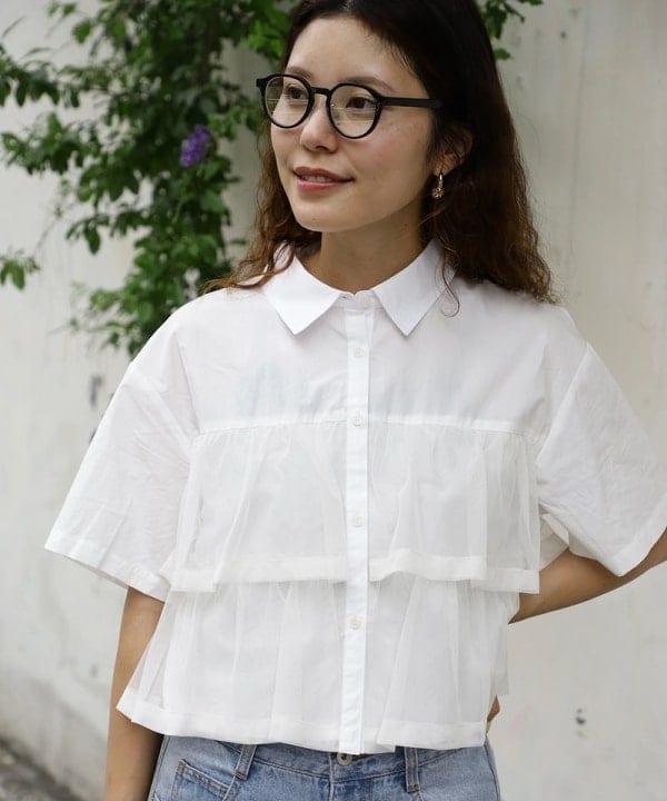 佐々木 南美さんの「BEAMS WOMEN｜シアー ティアード クロップド シャツ」を使ったコーディネート