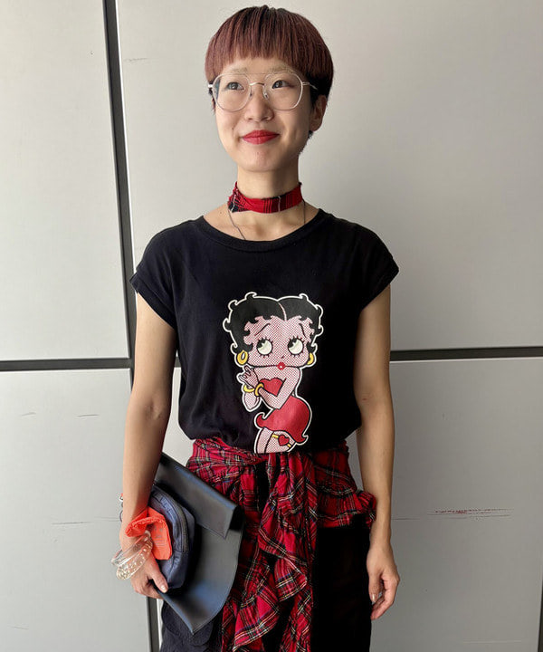 みりさんの「maturely / ワイヤー メッシュ シアー ハイソックス」を使ったコーディネート