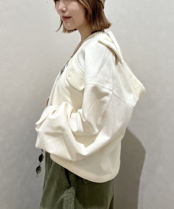 小原 もこさんの「BEAMS WOMEN｜ARROW NOVELTY / コンチョ ベルト 22FW」を使ったコーディネート