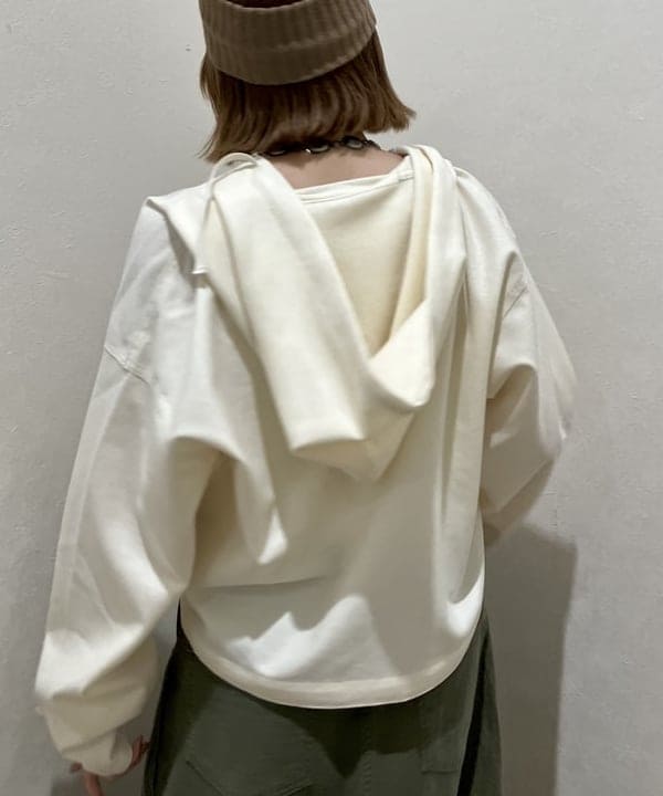 小原 もこさんの「BEAMS WOMEN｜ARROW NOVELTY / コンチョ ベルト 22FW」を使ったコーディネート